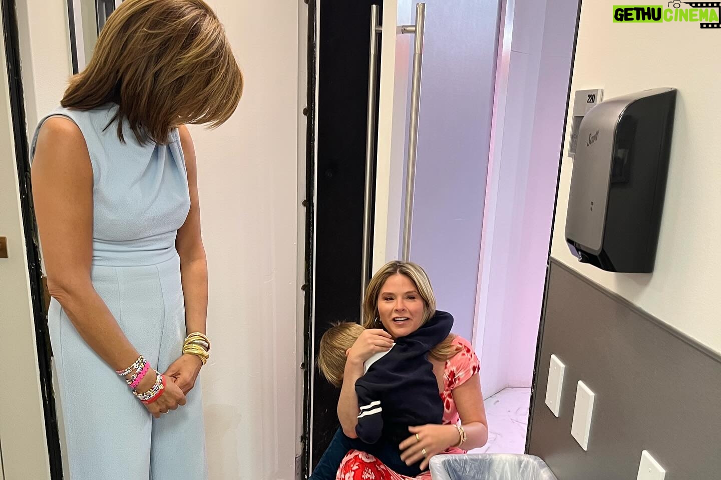 Jenna Bush Hager Instagram - Two of these things were made 5 years ago @halhager @hodaandjenna