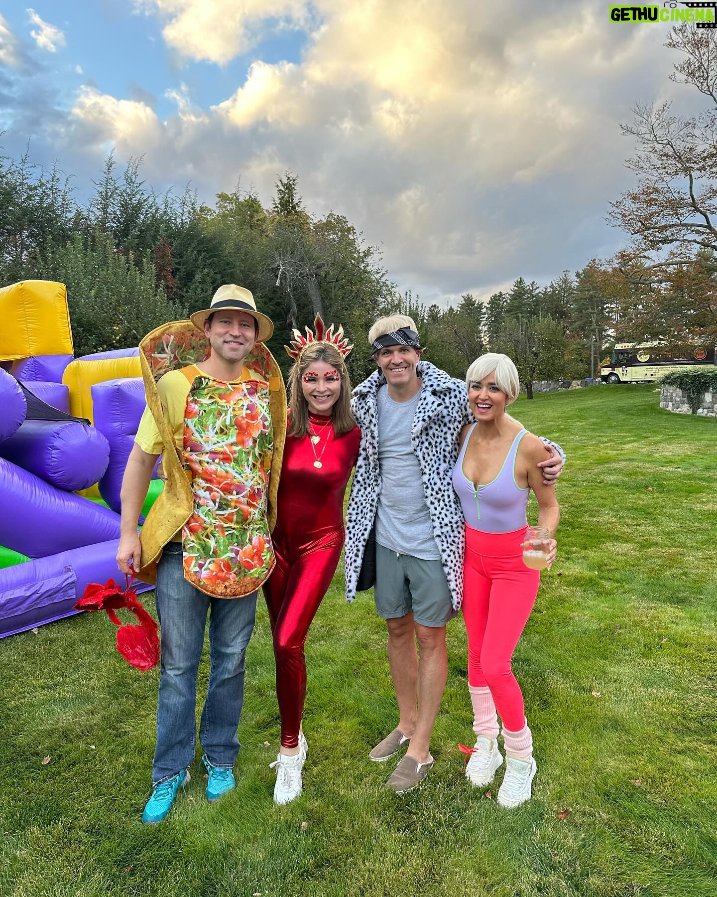 Jenna Bush Hager Instagram - Tune in at 830 to see our Halloween transformation! 🎃🎃