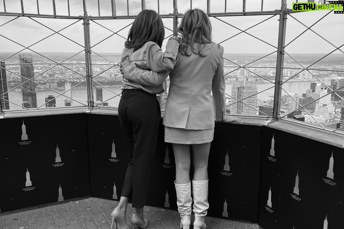 Jenna Bush Hager Instagram - We lit the city up! Happy anniversary @hodakotb @hodaandjenna 💗💜