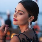 Jenna Coleman Instagram – Only appropriate. Cue scene. Thank you @debeersofficial 💎 #debeers 📸 @halleybrisker