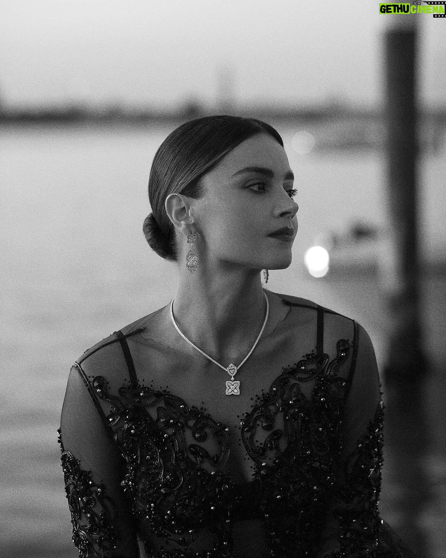 Jenna Coleman Instagram - Only appropriate. Cue scene. Thank you @debeersofficial 💎 #debeers 📸 @halleybrisker