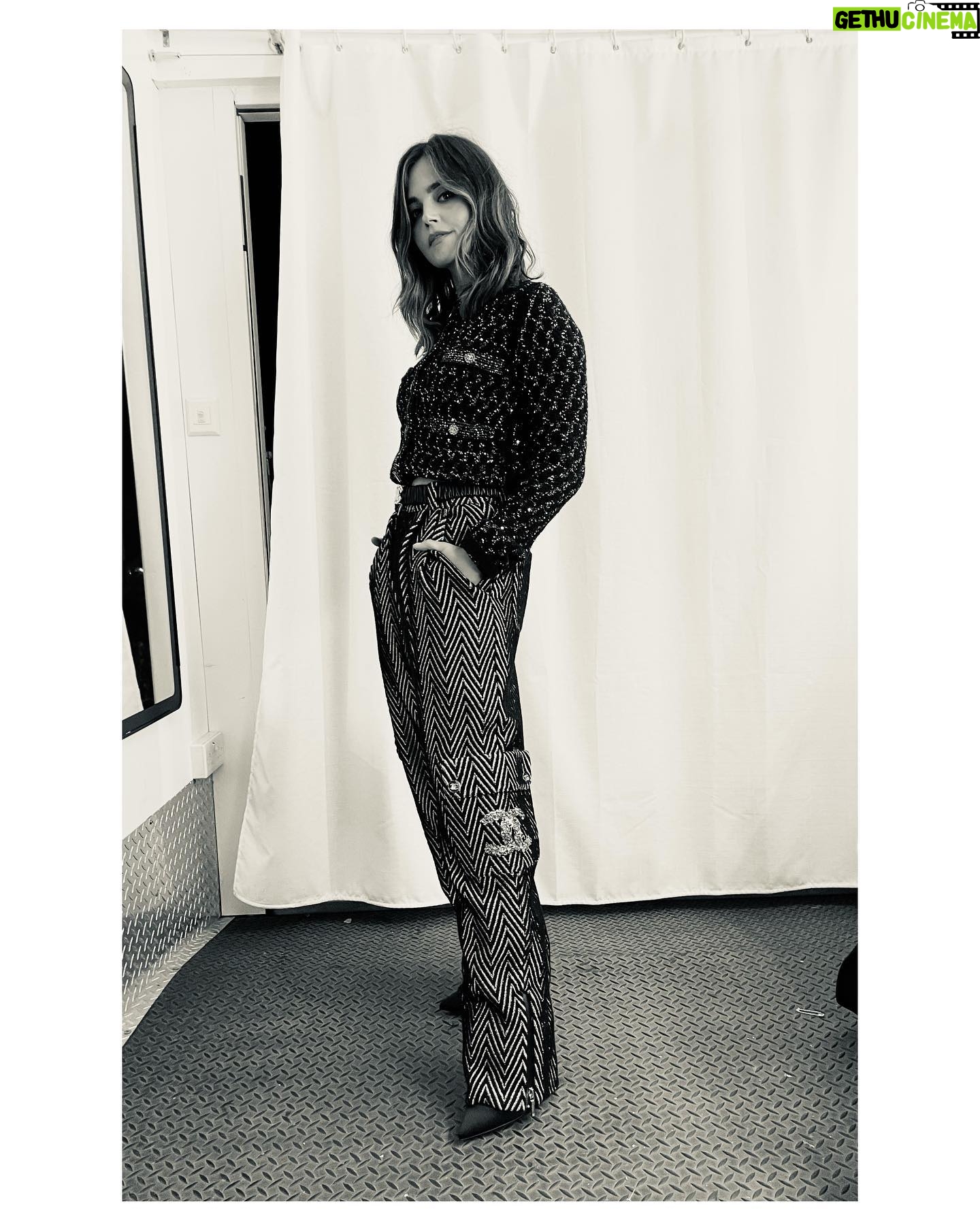 Jenna Coleman - 95.4K Likes - @chanelofficial 🖤
Merci @juliedorff ✨ @cwoodhair
@wendyrowe
@rebeccacorbinmurray