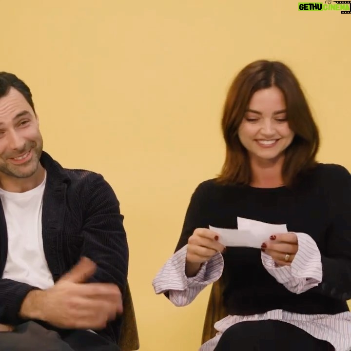 Jenna Coleman Instagram - Getting into character with a game of Articulate with Aidan Turner and @jenna_coleman_ for the first week of #LemonsThePlay rehearsals.🍋