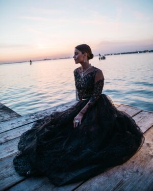 Jenna Coleman Instagram - Venice with @armanibeauty 🌹 The last stop of an Italian road trip. Thank you Mr Armani #armanibeauty for the pleasure  #Makeup by #armanibeauty #ad
