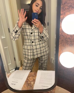 Jenna Coleman Instagram - #DiorCruise2022 with @britishvogue 💙 📸@ambergracedixon  @valeriaferreiramakeup @earlsimms2 @claridgeshotel @dior 💙
