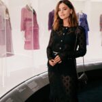 Jenna Coleman Instagram – Celebrating the glorious new Gabrielle Chanel Manifesto exhibition spanning her life, career and legacy @vamuseum @chanelofficial 🖤 I am going back…
