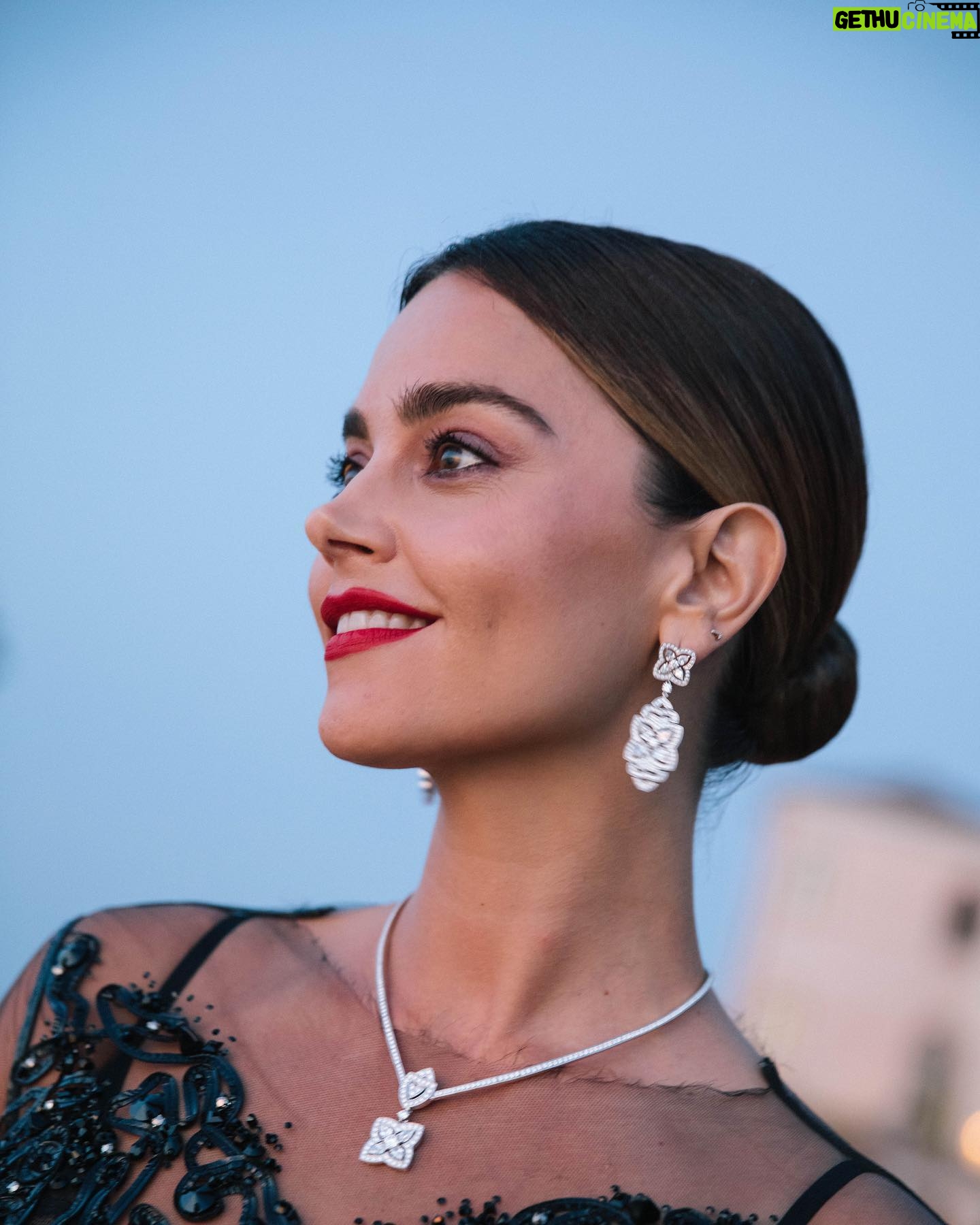 Jenna Coleman - 79.6K Likes - Venice with @armanibeauty 🌹 The last stop of an Italian road trip. Thank you Mr Armani #armanibeauty for the pleasure #Makeup by #armanibeauty #ad