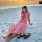 Jenna Coleman Instagram - Shipwreck me any day. Rejuvenated. Refreshed. Parents well celebrated thank you @comohotels @comomaalifushi ✨🌴