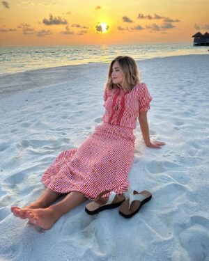 Jenna Coleman Instagram - Shipwreck me any day. Rejuvenated. Refreshed. Parents well celebrated thank you @comohotels @comomaalifushi ✨🌴