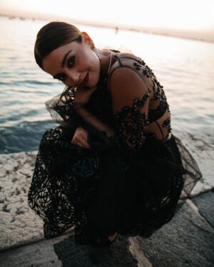 Jenna Coleman Instagram - Venice with @armanibeauty 🌹 The last stop of an Italian road trip. Thank you Mr Armani #armanibeauty for the pleasure  #Makeup by #armanibeauty #ad