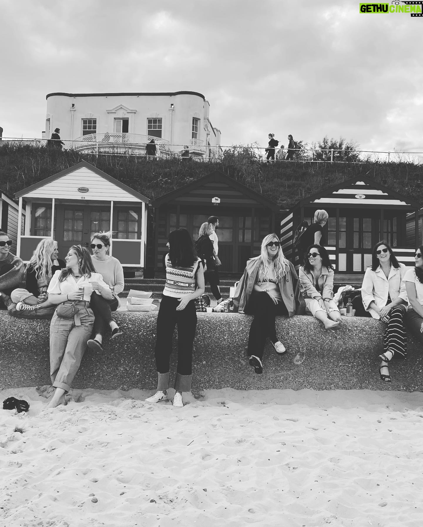 Jenna Coleman Instagram - Soulfuel. Post lockdown reunion. A belated birthday. 21years of friendship and counting. Thank you @wildernessreserve and delicious @serveddrinks for helping us celebrate 💚