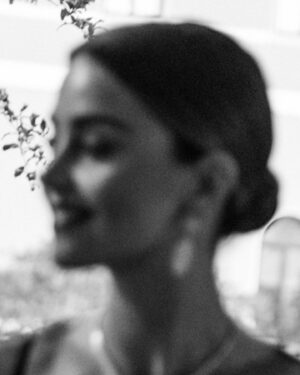 Jenna Coleman Instagram - Venice with @armanibeauty 🌹 The last stop of an Italian road trip. Thank you Mr Armani #armanibeauty for the pleasure  #Makeup by #armanibeauty #ad