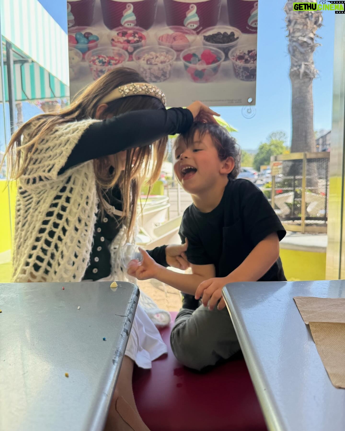 Jenna Dewan Instagram - How it feels to be pregnant with a preteen and toddler 🎪