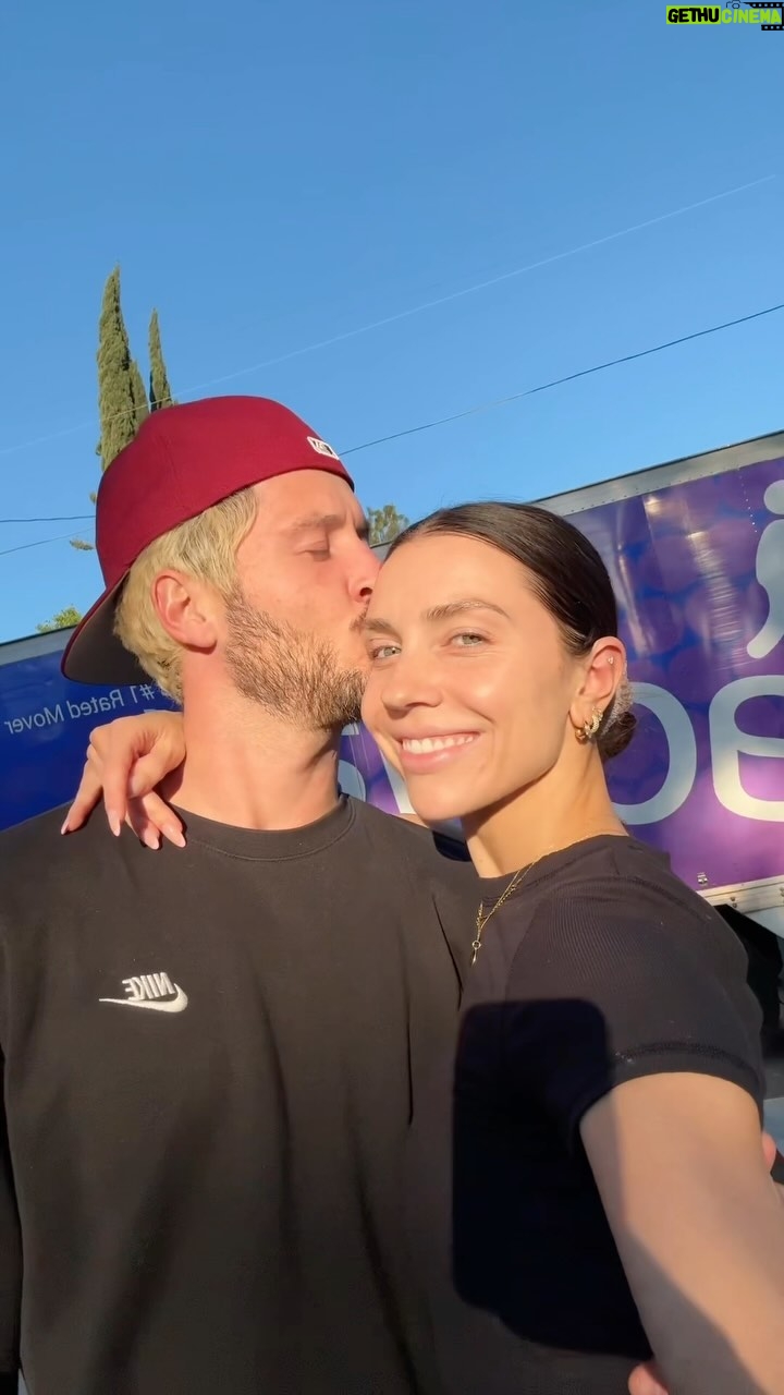 Jenna Johnson Instagram - We have officially MOVED 🏡!!!! Cannot thank the @roadwaymoving crew enough for making this process a seamless transition! So grateful for your care throughout the process.. and sorry about the 42 stairs 🫣 Wait until the end… this may be my new favorite video of Rome ever 🥹