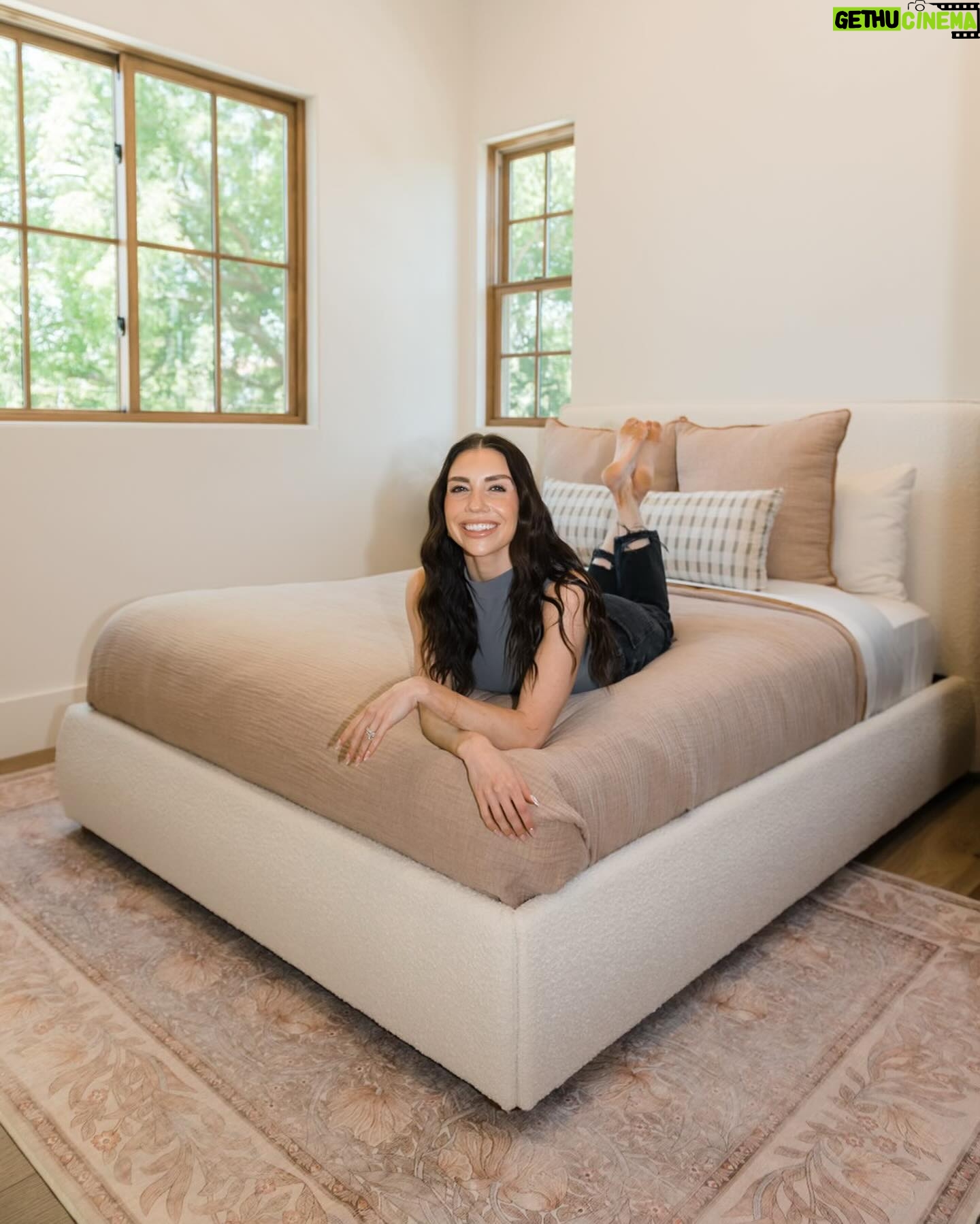 Jenna Johnson Instagram - Sneak peek of our new home ft. our favorite @ruggable rugs. Use code JENNAJOHNSON10 for 10% off your order #ruggablepartner