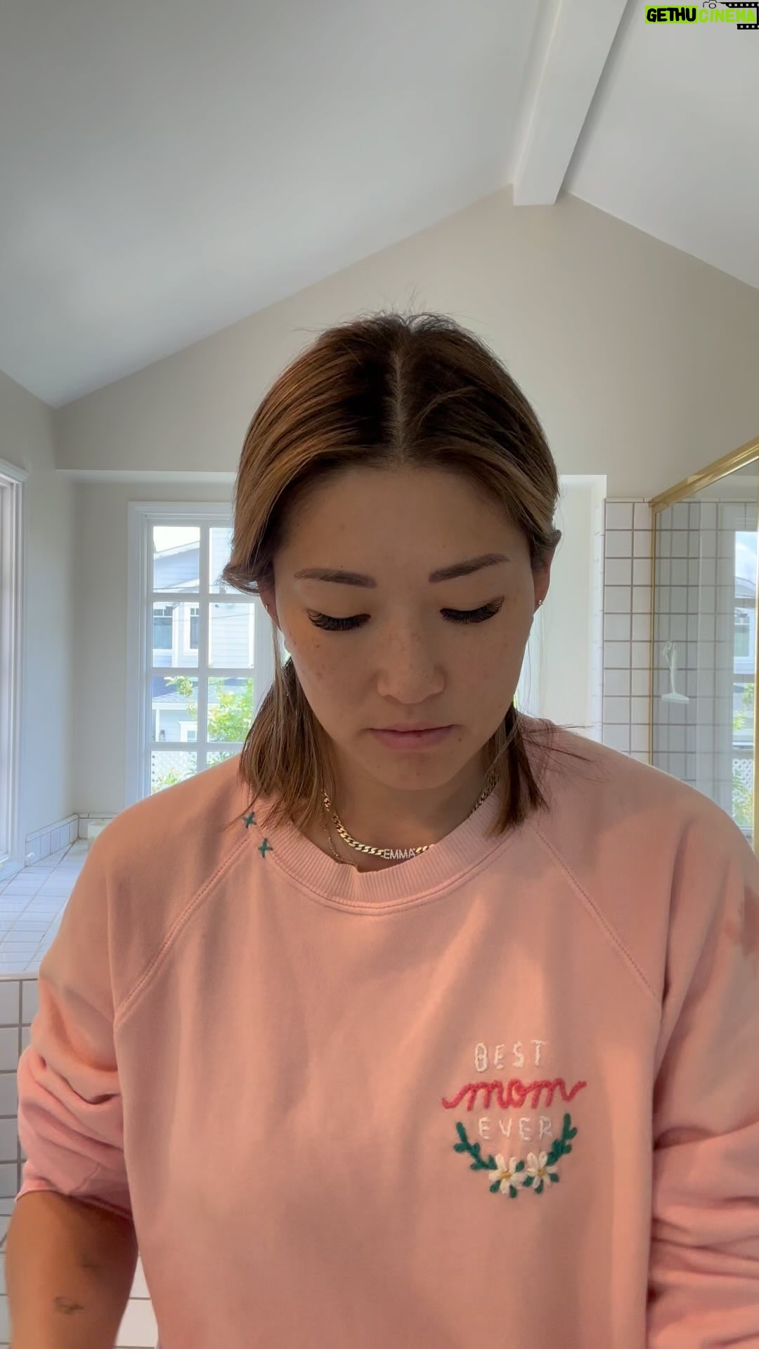 Jenna Ushkowitz Instagram - Go get your annual mole check at the derm! Skin care routine: @lemieux derma relief serum @oneskin.co eye cream @imageskincare Vit C serum @obagimedical overnight moisturizer @supergoop unseen sunscreen @imageskincare lip enhancement complex