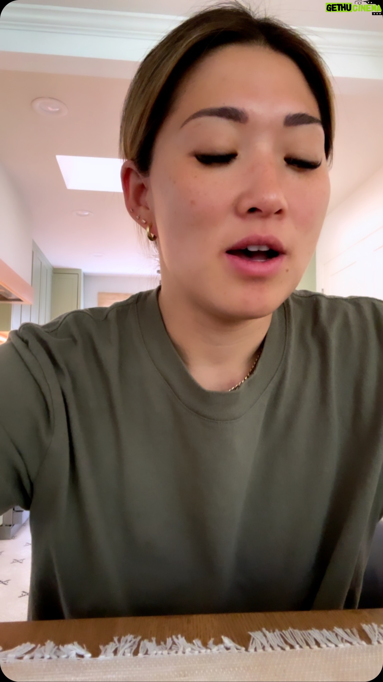 Jenna Ushkowitz Instagram - Turtle š¢ @realkealasettle She really did pick up the turtle earring for me. Thatās a friend.