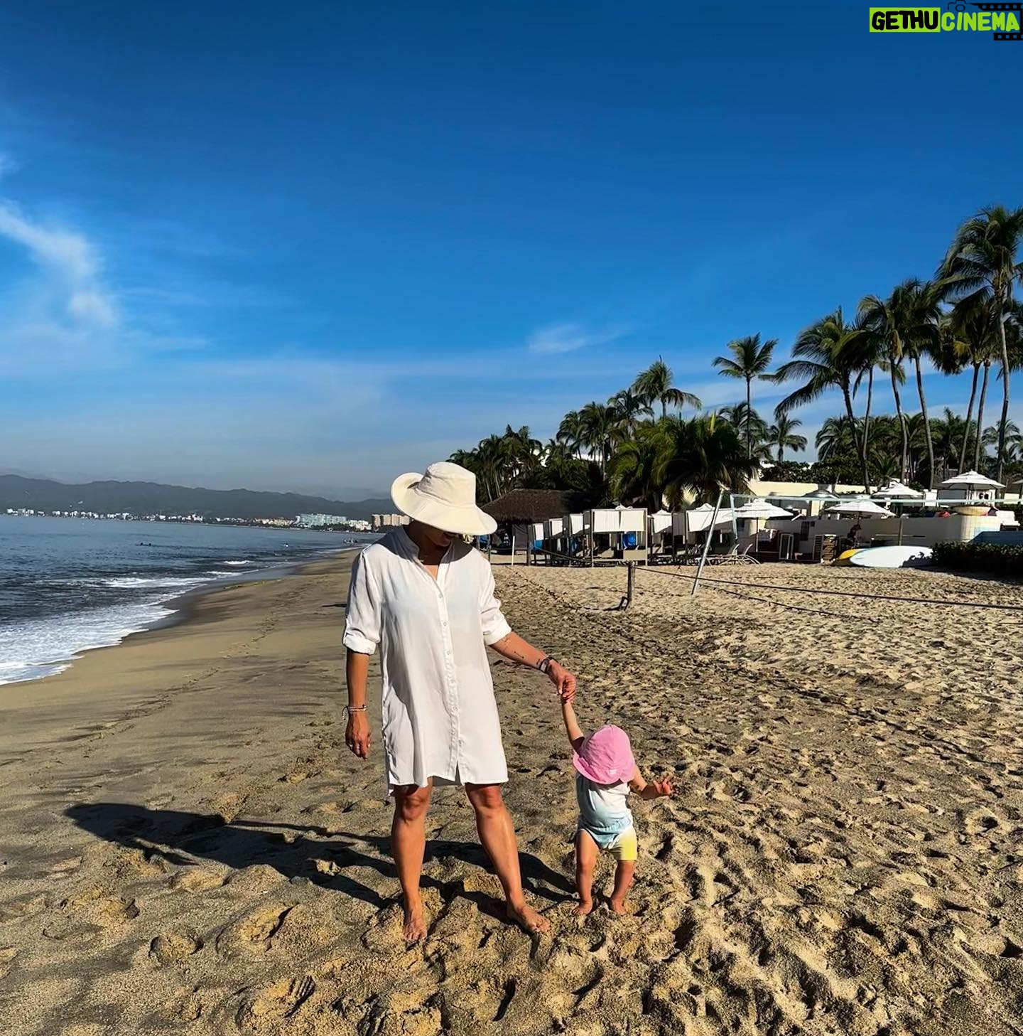 Jenna Ushkowitz Instagram - Beach bb . . . @grandvelasnay @velasresorts #MyVelasExperience