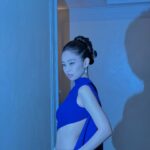 Jennie Kim Instagram - MET GALA 💙 A custom look by @pieter_mulier @maisonalaia 💙💙💙