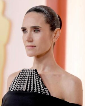 Jennifer Connelly Instagram - It was an honor to attend and present at last night’s 95th Academy Awards. Such a beautiful night — congratulations to all the nominees and winners 🖤