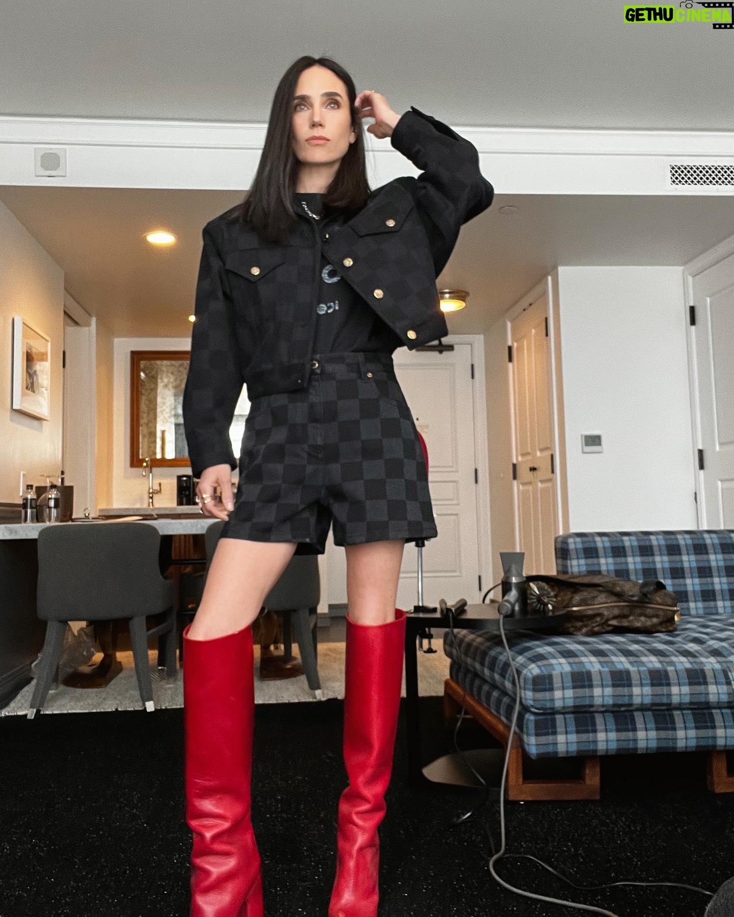 Jennifer Connelly Instagram - @TopGunMovie press day ✌🏼 Glam by @renatocampora and @lisastoreymakeup, styled by @lesliefremar in @louisvuitton.