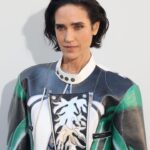 Jennifer Connelly Instagram – Fresh chop for @louisvuitton. Beautiful show as always, @nicolasghesquiere 🤍

Haircut by @sergenormant