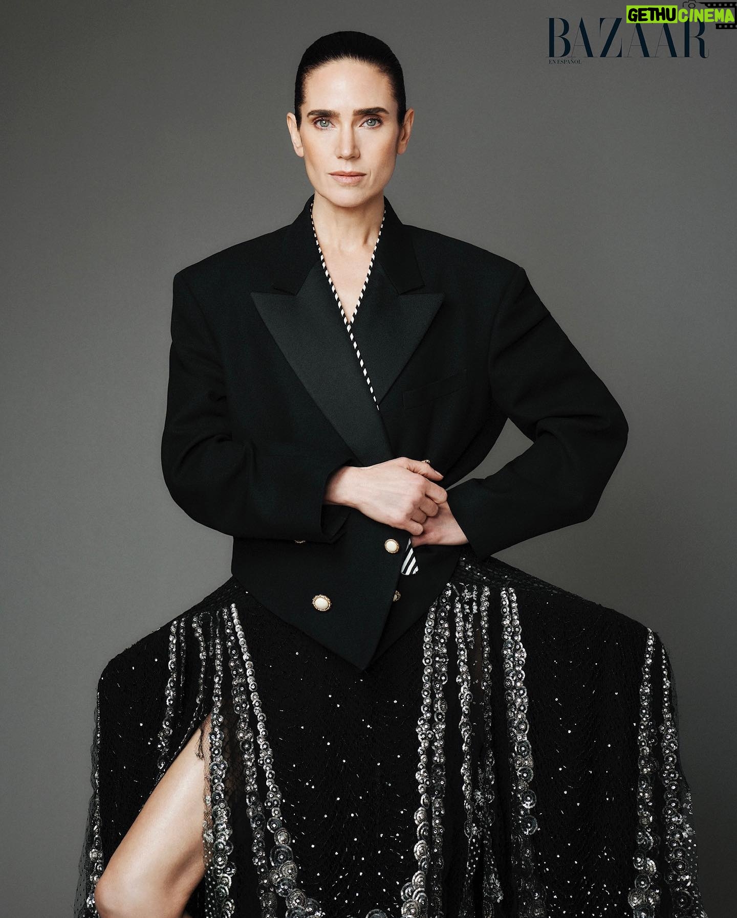 Jennifer Connelly Instagram - For @harpersbazaarmx — shot by @sofiaandmauro 🖤
