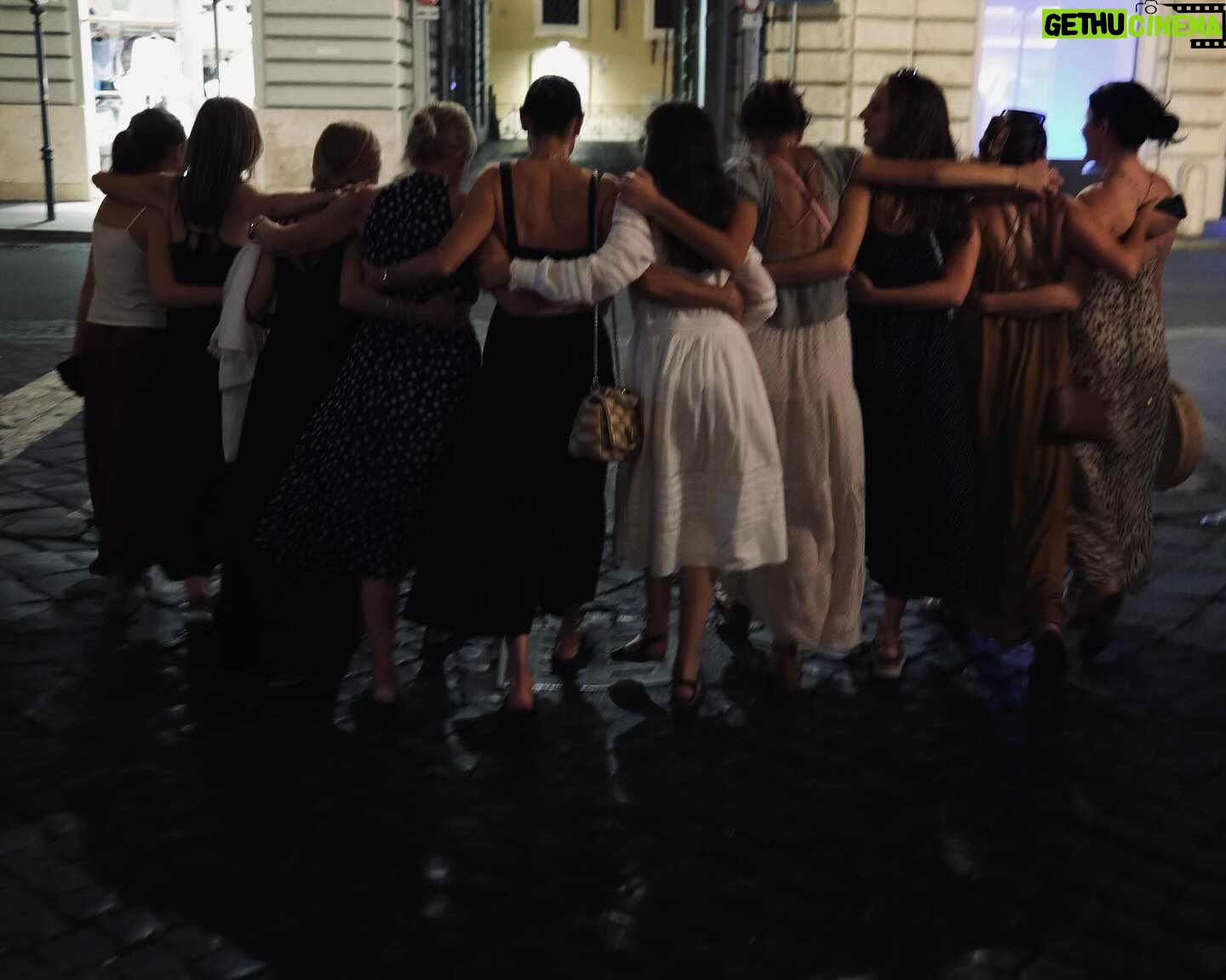 Jennifer Connelly Instagram - Celebrating all the women in my life today ♥️ Happy International Women’s Day!