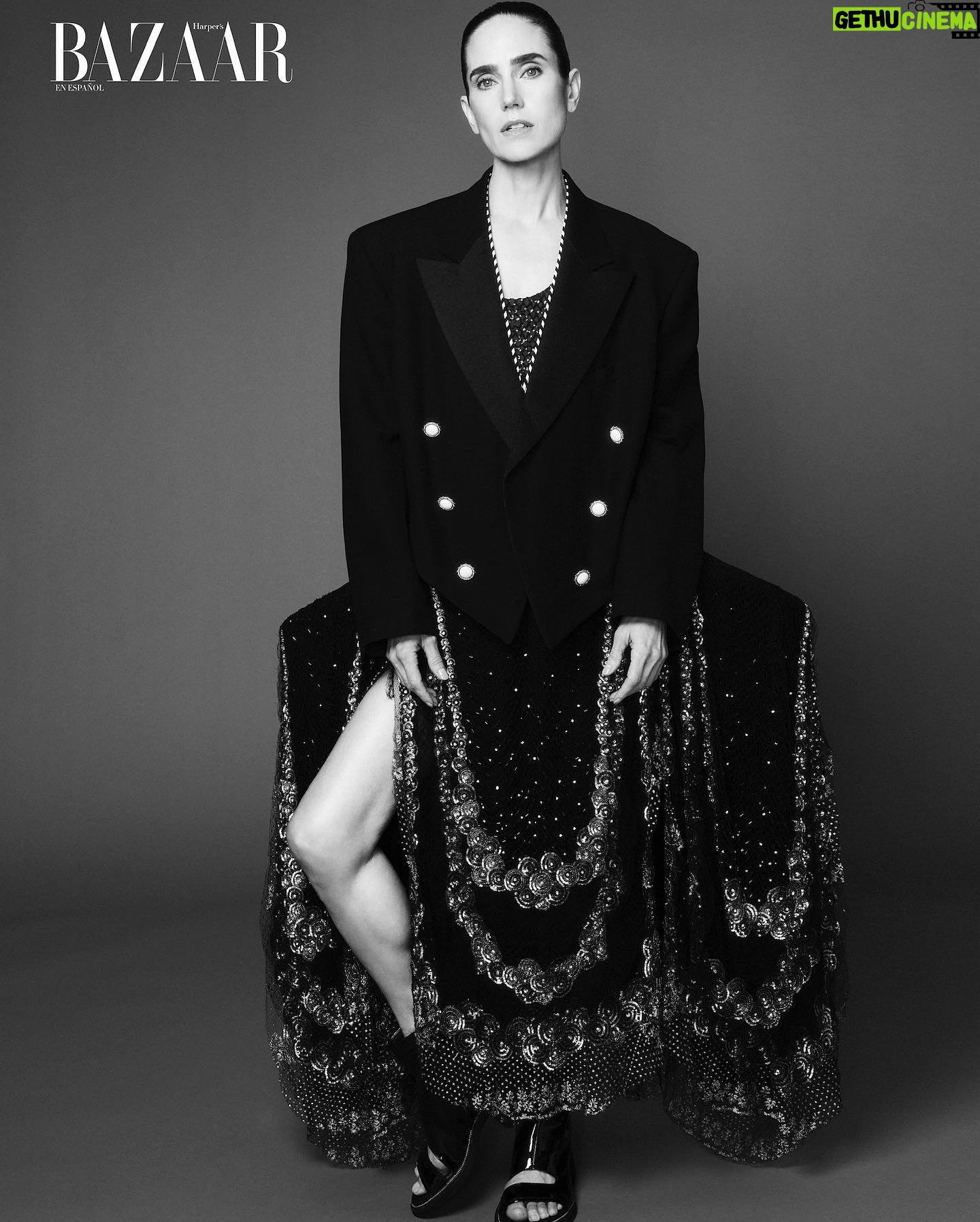 Jennifer Connelly Instagram - For @harpersbazaarmx — shot by @sofiaandmauro 🖤