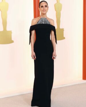 Jennifer Connelly Instagram - It was an honor to attend and present at last night’s 95th Academy Awards. Such a beautiful night — congratulations to all the nominees and winners 🖤