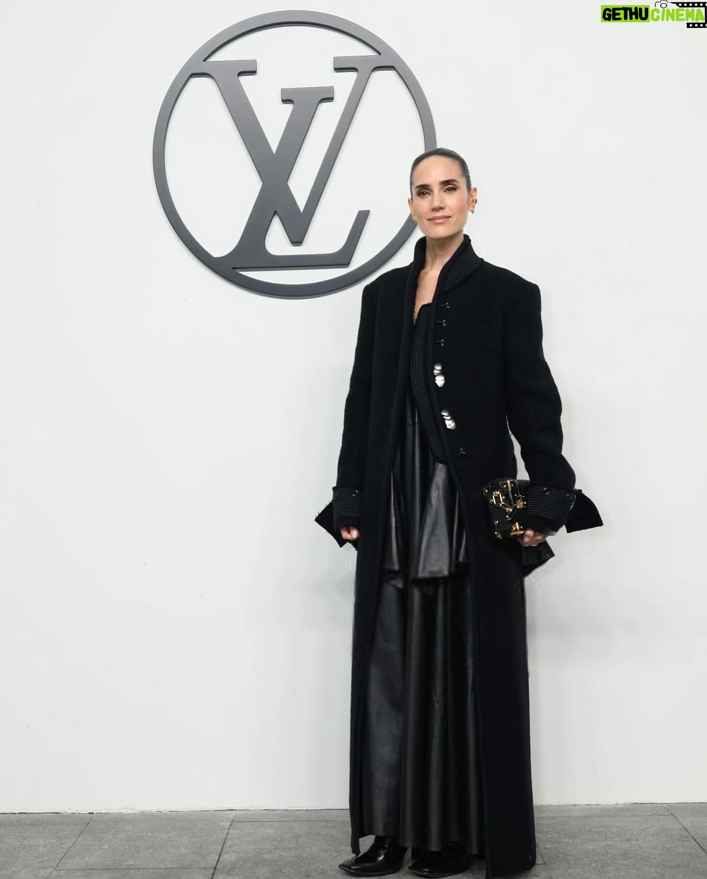 Jennifer Connelly Instagram - #LVPREFALL24 in Shanghai. Congrats, @nicolasghesquiere, and thanks for having us!