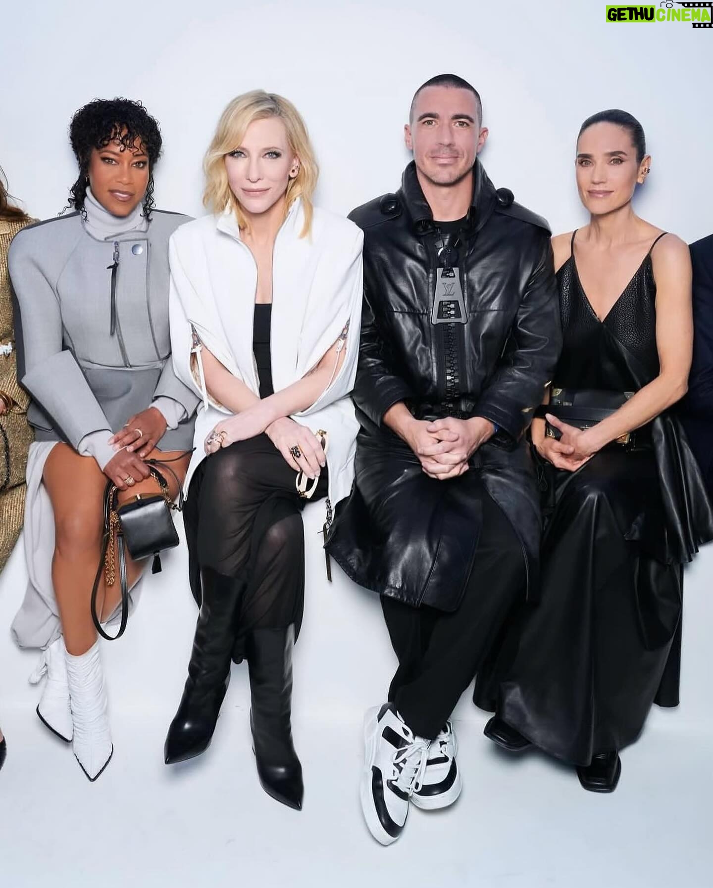 Jennifer Connelly Instagram - #LVPREFALL24 in Shanghai. Congrats, @nicolasghesquiere, and thanks for having us!