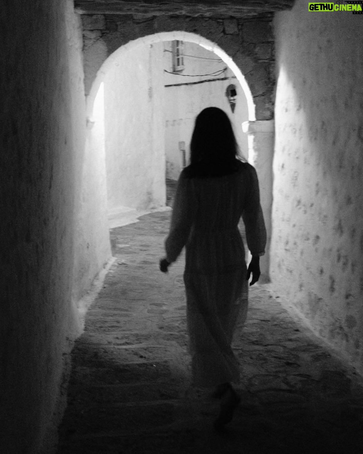 Jennifer Connelly Instagram - Dreaming of summer and Greece ♥️