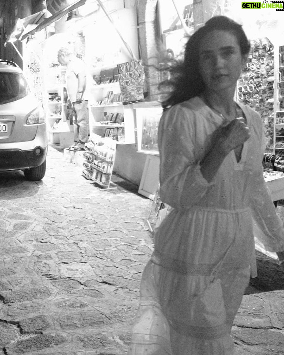 Jennifer Connelly Instagram - Dreaming of summer and Greece ♥️