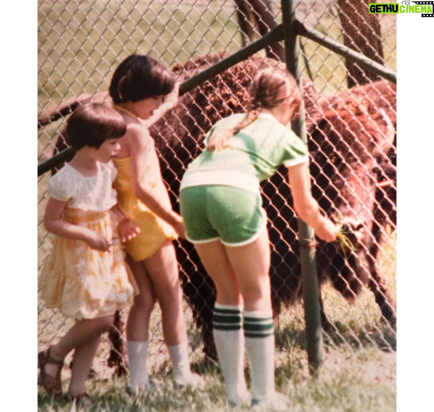 Jennifer Garner Instagram - I sure lucked out with these two. ♥️ I love my sisters. #NationalSiblingsDay