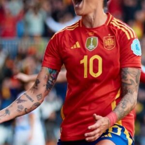 Jennifer Hermoso Instagram - A Jenni Hermoso se le caen los goles del bolsillo. 

Así remontó España en un abrir y cerrar de ojos un partido que parecía complicarse para la selección 

#seleccionespañola #españa #futfem #futbol #football #jennihermoso #weuro2025 #sefutbolfem