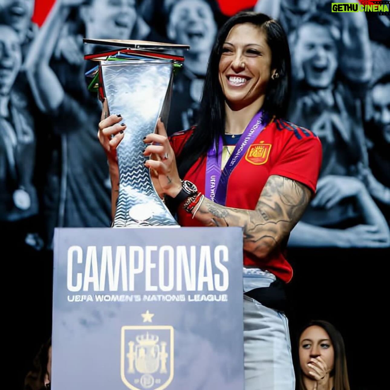 Jennifer Hermoso - 3 Likes - Y la suerte no llega porque si.
La suerte se trabaja, se entrena, se busca.
Ponernos pequeños objetivos para mantener intacta las ganas de superarnos a nosotros mismos.
Porque cuando llega ese momento en el que ves que el trabajo hace que consigas tus sueños, que sensación tan jodidamente bonita.