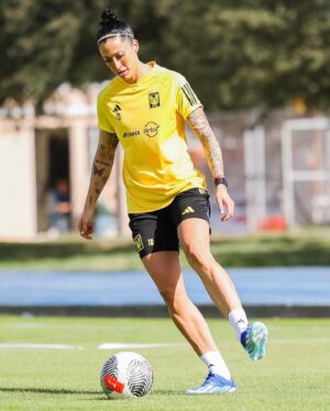 Jennifer Hermoso Instagram - Primer entrenamiento como Amazona: 😍✅