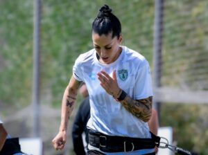Jennifer Hermoso Instagram - 🤗 ¡Pleno de entusiasmo y alegría fue el regreso a los entrenamientos de nuestra 🏆 Campeona del Mundo 🇪🇦 @jennihermoso , con las Tuzas! 🙌🏻

¡El domingo todos a brindarle nuestro cariño y reconocimiento a nuestra 🔟 en el 🏟️ Hidalgo! 🙌🏻

🤍💙#ElFutbolEsHermoso #VamosLasTuzas💜