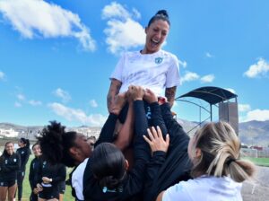 Jennifer Hermoso Instagram - 🤗 ¡Pleno de entusiasmo y alegría fue el regreso a los entrenamientos de nuestra 🏆 Campeona del Mundo 🇪🇦 @jennihermoso , con las Tuzas! 🙌🏻

¡El domingo todos a brindarle nuestro cariño y reconocimiento a nuestra 🔟 en el 🏟️ Hidalgo! 🙌🏻

🤍💙#ElFutbolEsHermoso #VamosLasTuzas💜