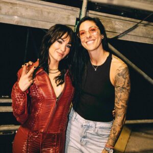 Jennifer Hermoso Instagram - Poder vivir tan cerquita como la gente te admira tan lejos de casa es un privilegio. @aitanax 🩷