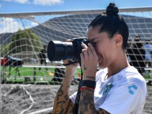 Jennifer Hermoso Instagram - 🤗 ¡Pleno de entusiasmo y alegría fue el regreso a los entrenamientos de nuestra 🏆 Campeona del Mundo 🇪🇦 @jennihermoso , con las Tuzas! 🙌🏻

¡El domingo todos a brindarle nuestro cariño y reconocimiento a nuestra 🔟 en el 🏟️ Hidalgo! 🙌🏻

🤍💙#ElFutbolEsHermoso #VamosLasTuzas💜