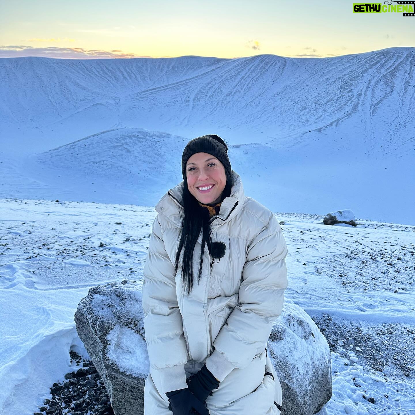 Jennifer Hermoso Instagram - Un viaje que te cambia la perspectiva de muchas cosas, un viaje que te hace sentir libre y que te llena el alma. Uno de los mejores viajes de mi vida. Gracias por hacer algo tan bonito y dejarme enseñar un poquito de mí. ❤️ Aquí tenéis el enlace del programa: https://www.cuatro.com/planetacalleja/a-carta/20240116/programa-completo-video-jenni-hermoso_18_011441267.html