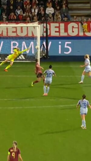 Jennifer Hermoso Instagram - Jenni Hermoso tiene un guante en el pie. 

No falla a su cita con el gol ante Bélgica 

#españa #sefutbolfem #sefutbol #jennihermoso #jenni #futbol #football #belgica