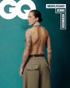 Jennifer Hermoso Instagram - Campeona del mundo y máxima goleadora de la selección femenina, ha dado respuestas a muchas mujeres y ha hecho que muchos hombres se hagan nuevas preguntas. @JenniHermoso es Mujer GQ del Año. El rostro del cambio en el fútbol español lo tiene claro: “Voy a seguir disfrutando de este deporte”. La entrevista en exclusiva y completa, en el link en bio. A la venta en tu quiosco a partir del 28 de noviembre 💥 Texto: @patriciamorenob Fotografía: @viridianna__ Dirección de moda: @joanadelafuente Estilismo: @wndrfl_somethingwonderful Maquillaje y peluquería: @luzgonzalezvg Iluminación: @jairfranco13 Diseño de set: @josechugarrido Producción: @fernandocarrillo Asistentes de moda: @lissetangeles y @regicortina Asistente de fotografía: Eva Montiel Talent manager: @loretoquintanillacasas Dirección de arte: @fervallespin #JenniHermoso #GQMOTY