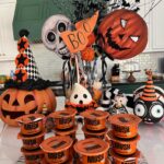 Jennifer Love Hewitt Instagram - When your favorite snack matches your decor and vibe! @mush I love you! 🎃🎃🎃 pumpkin pie everything
