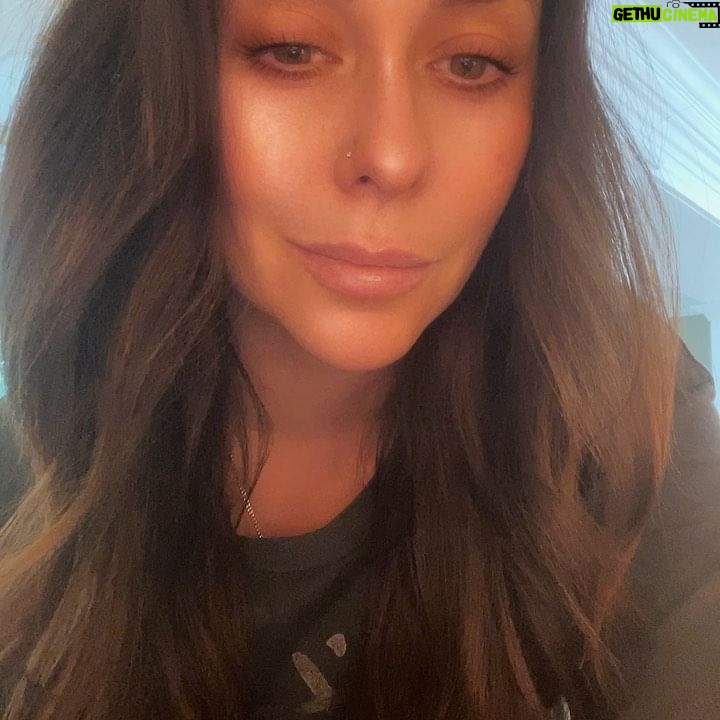 Jennifer Love Hewitt - 44.4K Likes - So excited to announce the first collaboration for my dream come true Holiday Junkie. @2021_co and Holiday Junkie are teaming up to make your holidays season extra magical! Please let us be apart of your holidays. Use the link in stories or bio to shop! ❤️❤️