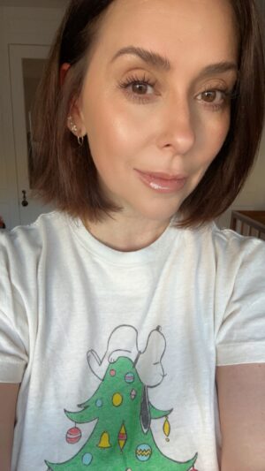 Jennifer Love Hewitt Instagram - Wanted to check back in on how much I am loving my Emface and Emsculpt #TotalToneUp results. This mom is feeling better and ready for the Holidays!🎄
@Emface #NeedleFree @EmsculptNeo #EmsculptPartner
@BTLAesthetics 
@rosenbergplasticsurgery