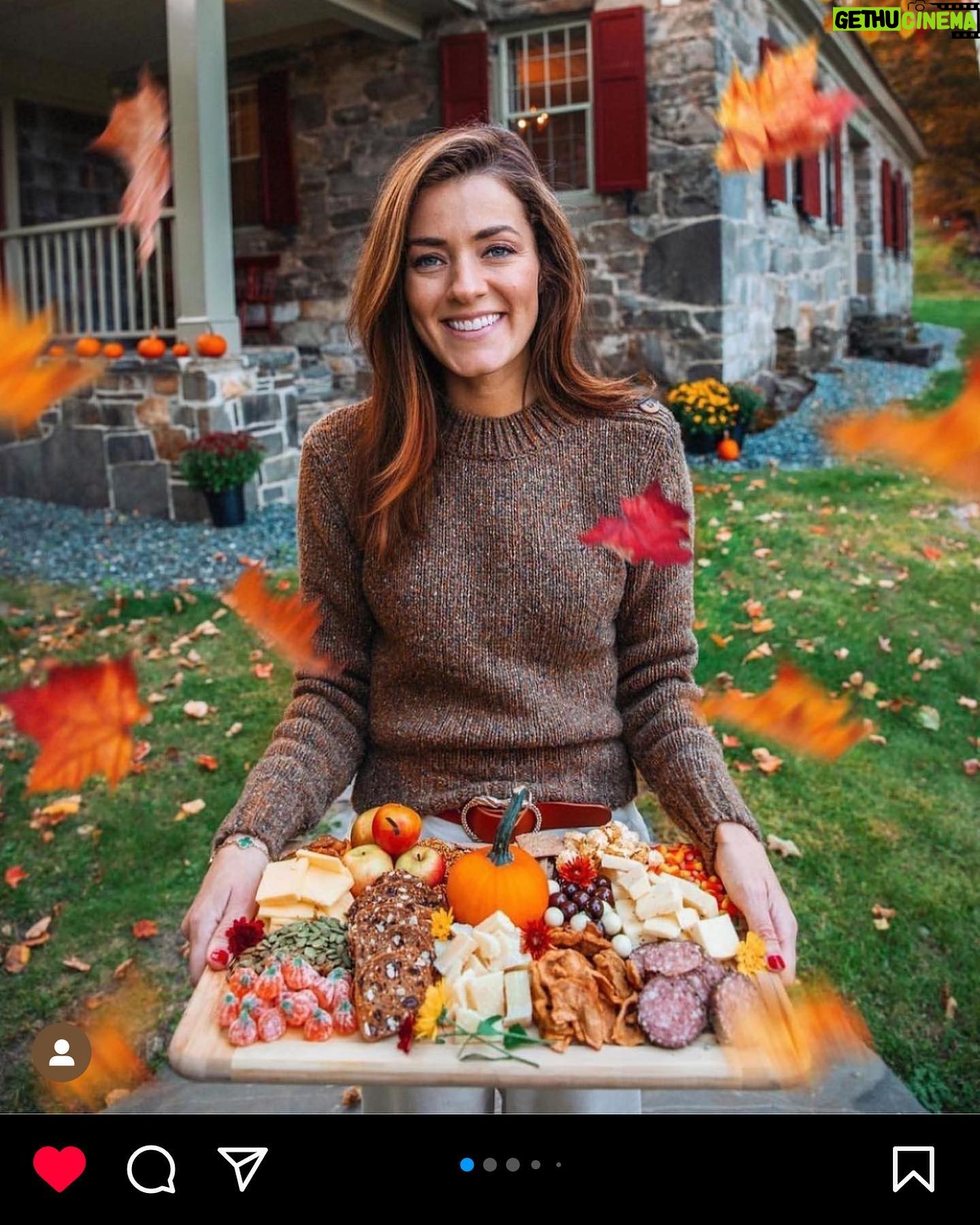 Jennifer Love Hewitt Instagram - It’s that time of year! @kjp @sarahkjp my fall buddies and constant inspo for my favorite time of year! I can smell the pumpkin spice🧡🎃