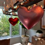 Jennifer Love Hewitt Instagram - Hey everybody! This Love is in love with the Holiday junkie bundle and Valentine’s Day picks from @peaceofminddesignssc You can shop the pieces and the bundle now on @peaceofminddesignssc and this is how I used some of the pieces to decorate my home! ❤️